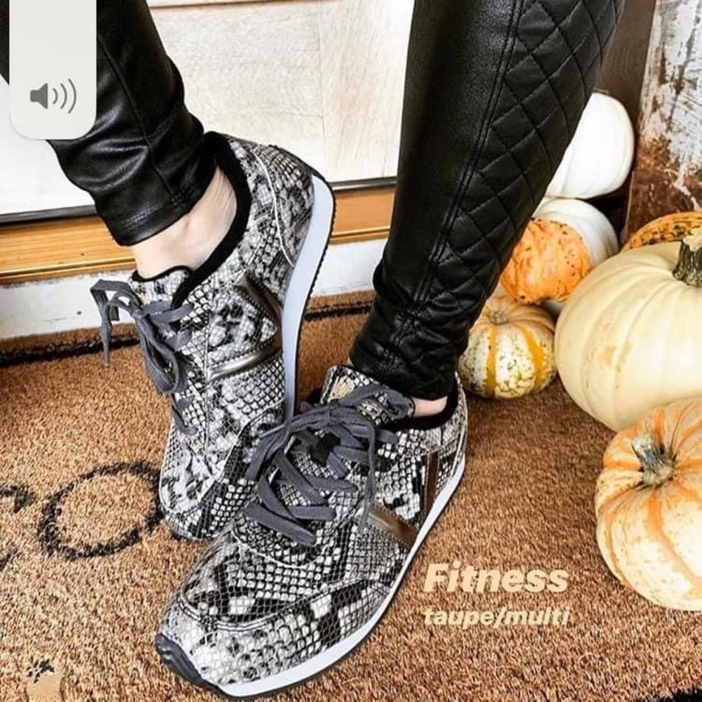 Boutique ** volatile sneakers brand new